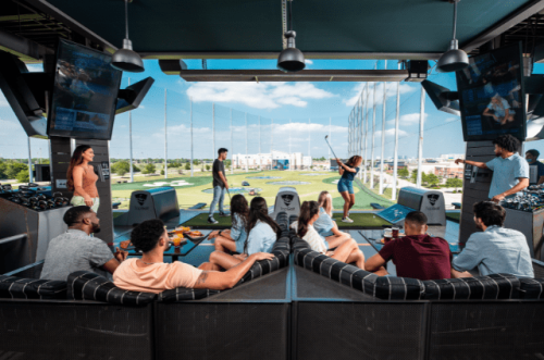 Schluss mit langweiligen Abenden im Restaurant oder beim Bowling - Topgolf Wien bringt euren Teamabend auf das nächste Level.